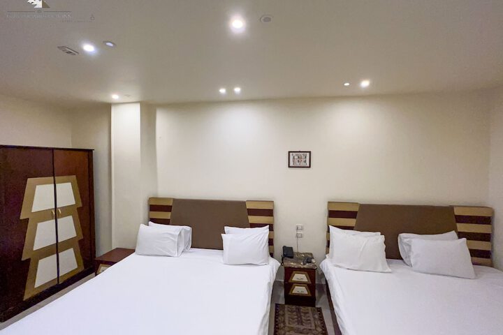 Room 34 of 284