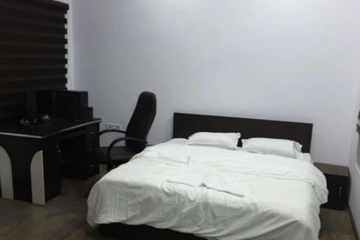 Room 2 of 6