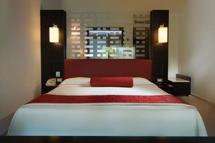 Room 9 of 94