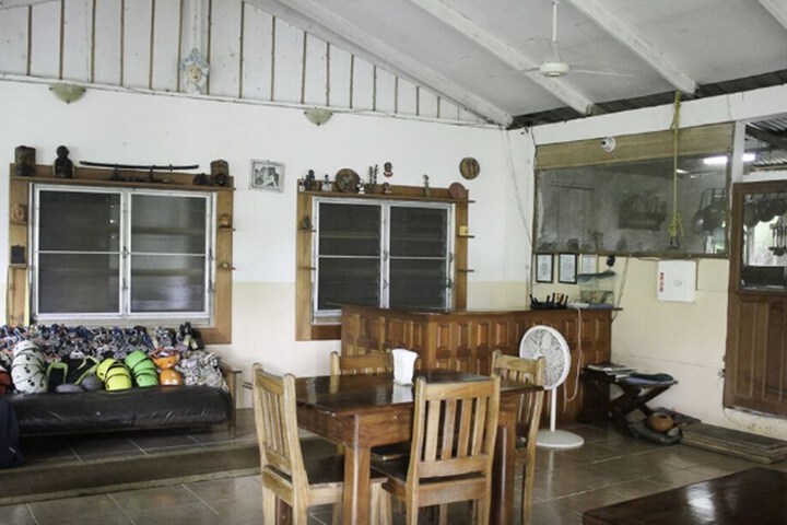 Dining 9 of 13