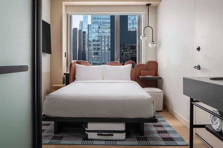 Room 25 of 57