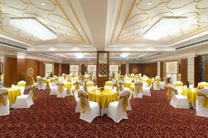 Ballroom/Hall 37 of 48