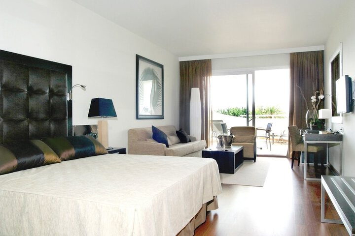Room 8 of 174