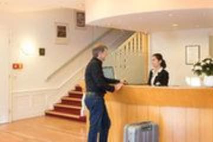 Check-in/check-out kiosk