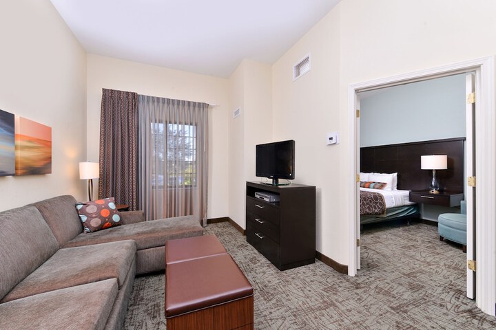 1 Queen 1 Bedroom Suite Comm Mobility Accessible (14 of 39)