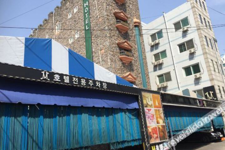 M Motel