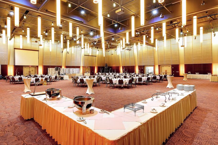 Ballroom/Hall 77 of 98