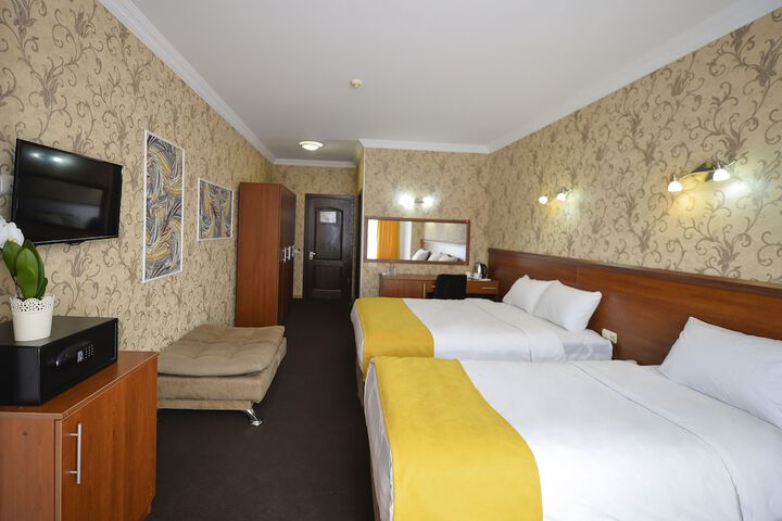 Room 11 of 37