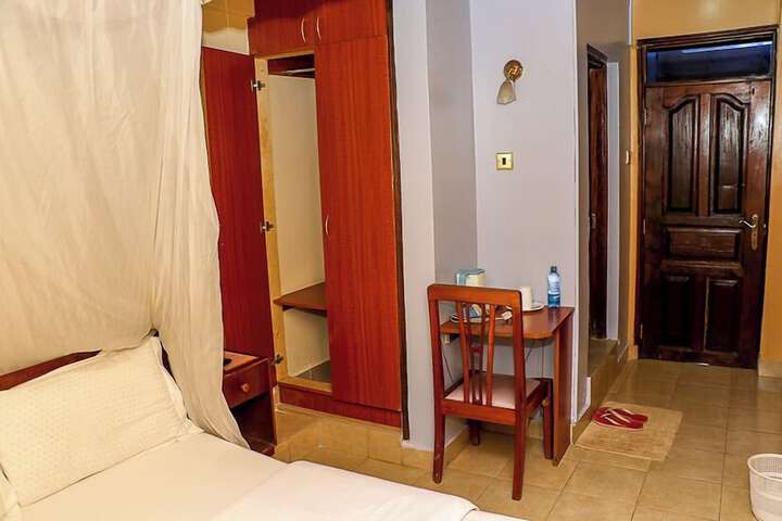 Room 13 of 108