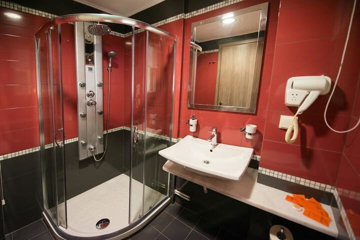 Room 44 of 67