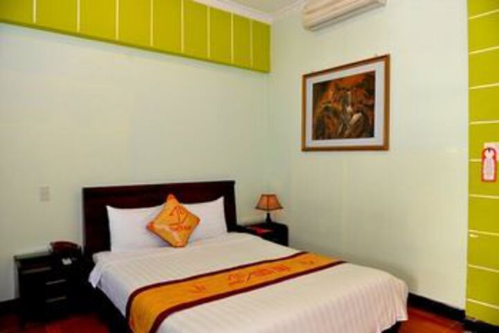 Room 12 of 22