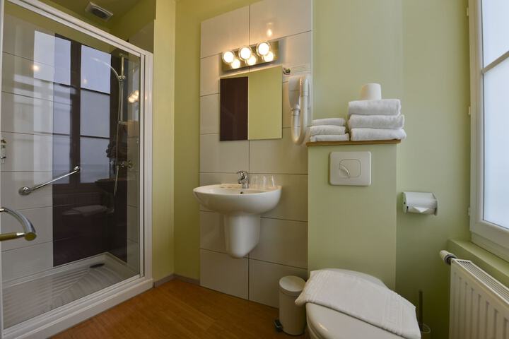 Room 32 of 72