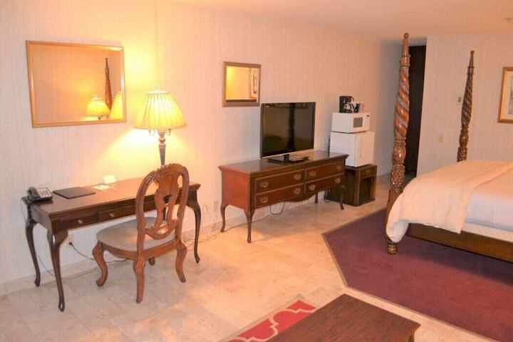 Deluxe King Bed (4 of 4)