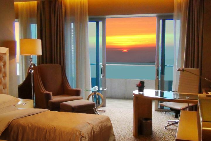 Room 27 of 53