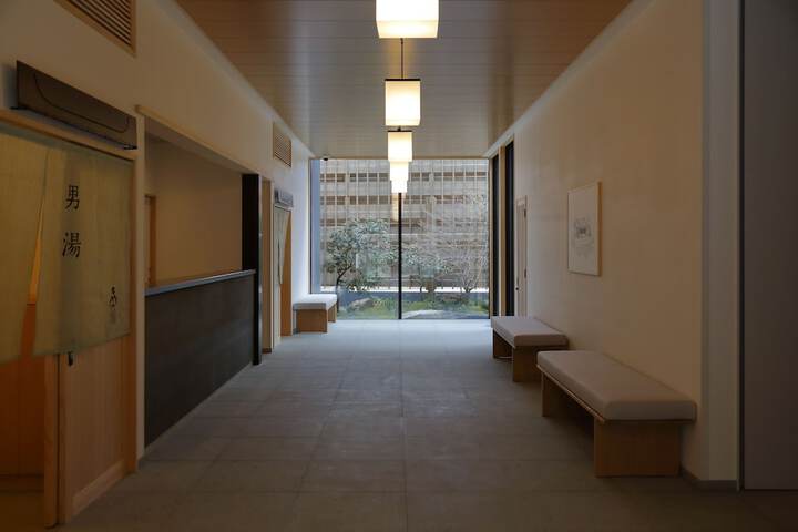 Room 32 of 71
