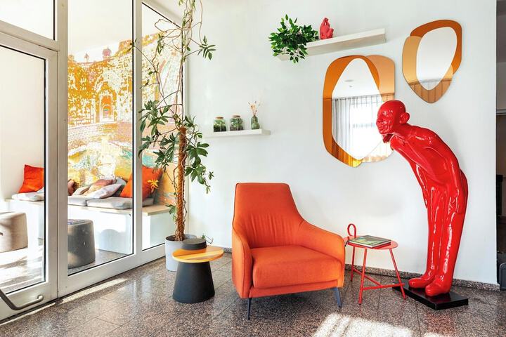 Guest Lobby