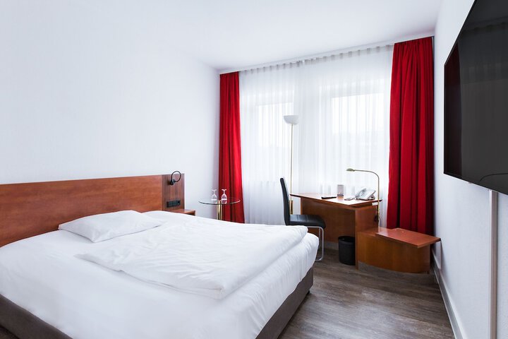 Room 9 of 31