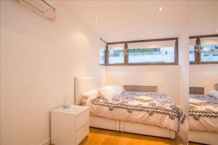 Room 5 of 14