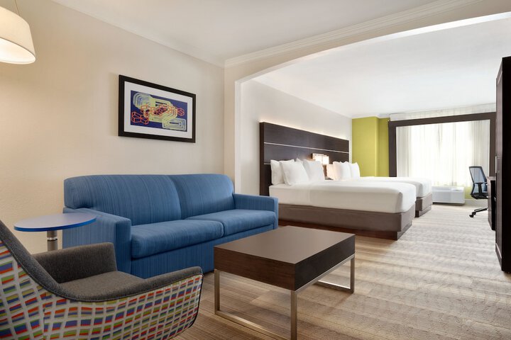 2 Queen Beds (7 of 8)