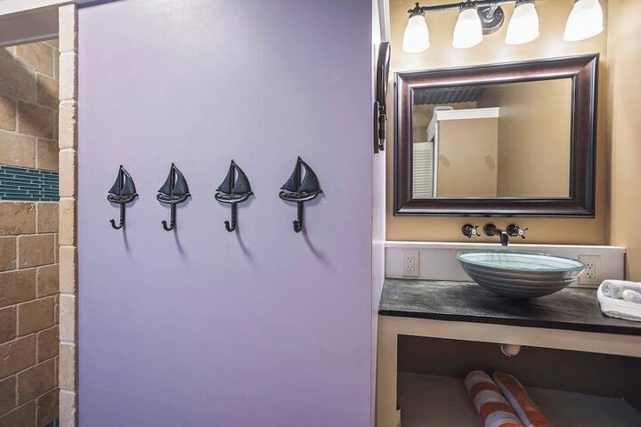 Room 16 of 46