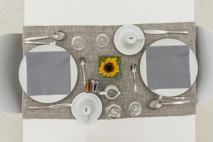 Dining 40 of 53