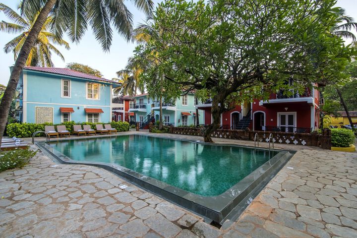 Hotel with Pool