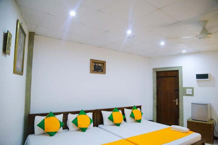 Room 4 of 40