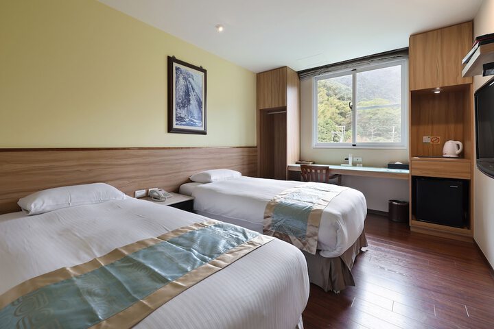 Room 12 of 36