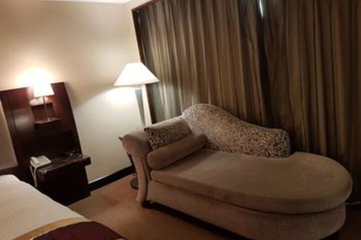 Room 50 of 82