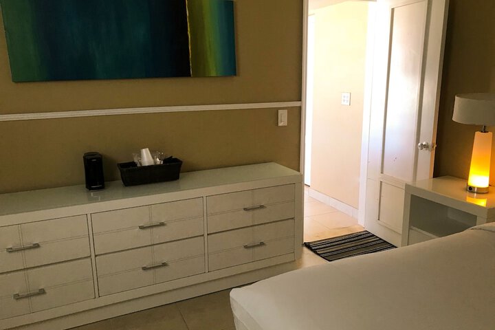 Room 21 of 34