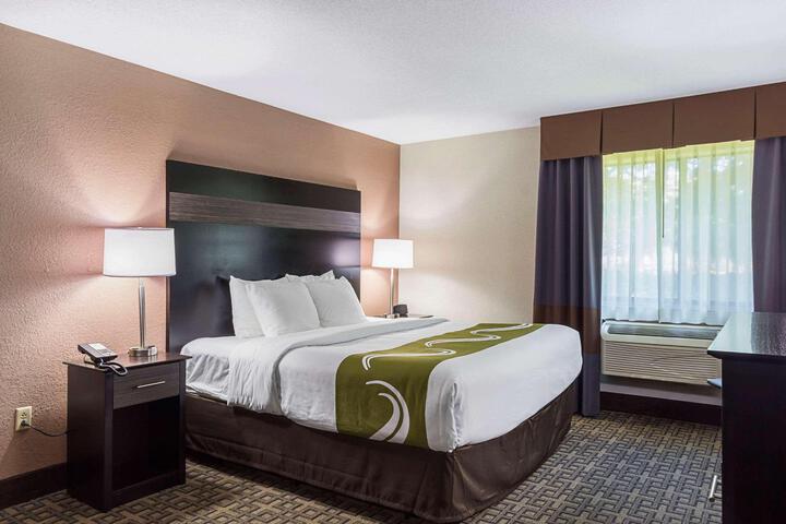1 King Bed (4 of 11)