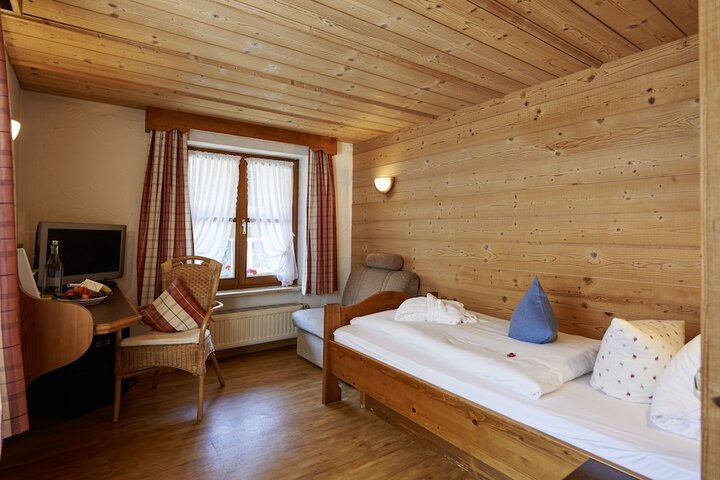Room 8 of 48