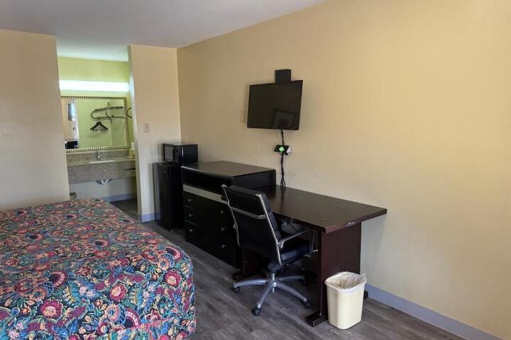 Room 4 of 25