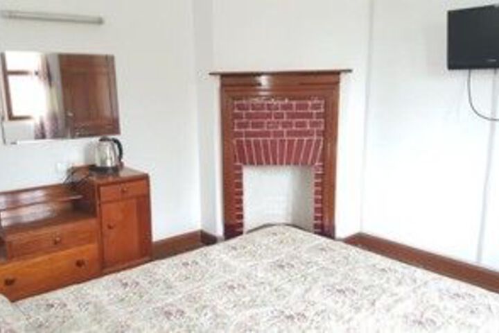 Room 13 of 33