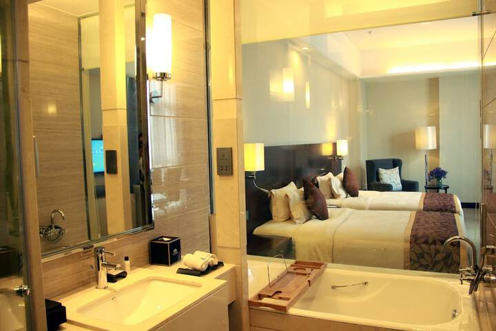 Room 15 of 33