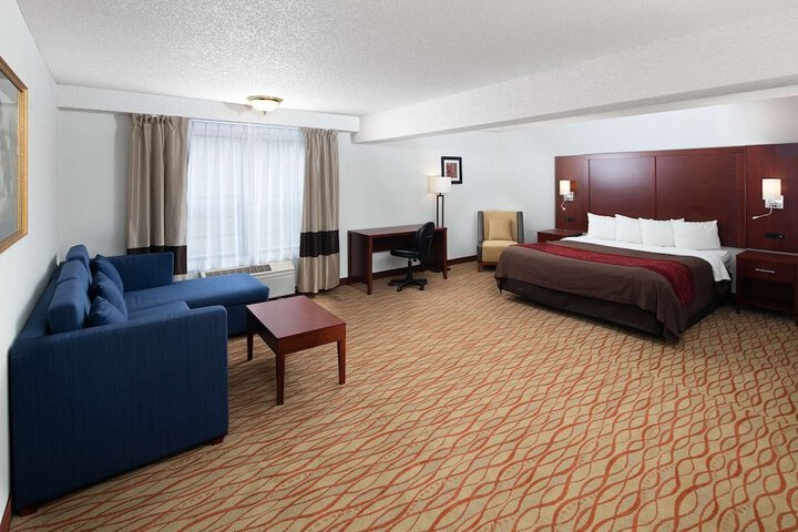 1 King Bed (5 of 10)