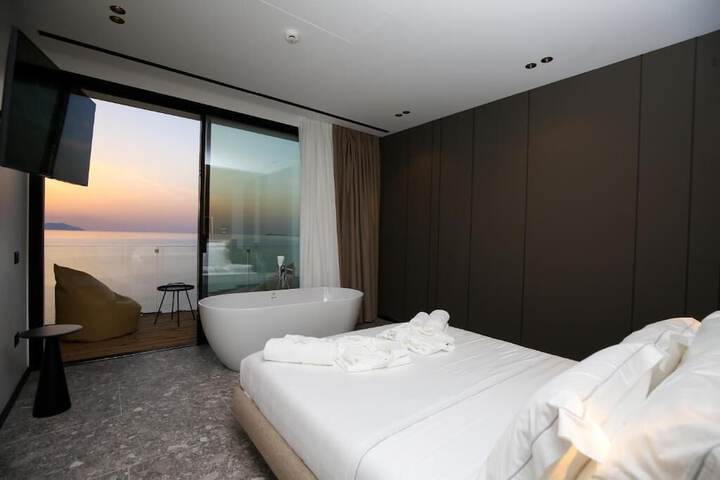 Room 9 of 108