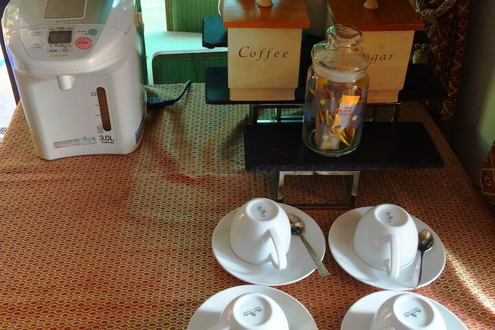 Breakfast/Coffee Service 28 of 39