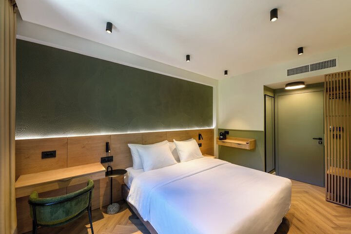 Room 5 of 20
