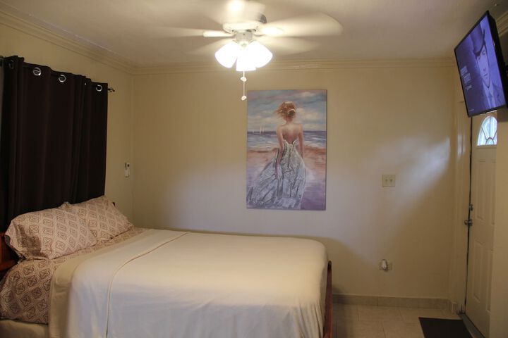Room 9 of 83