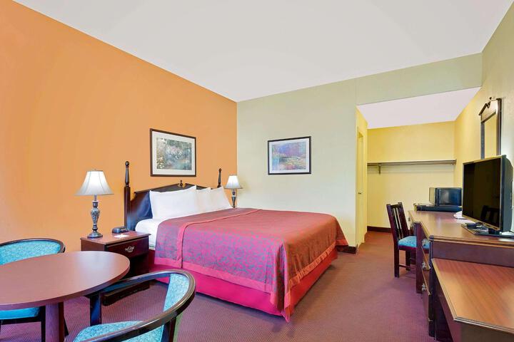 1 King Bed (6 of 9)