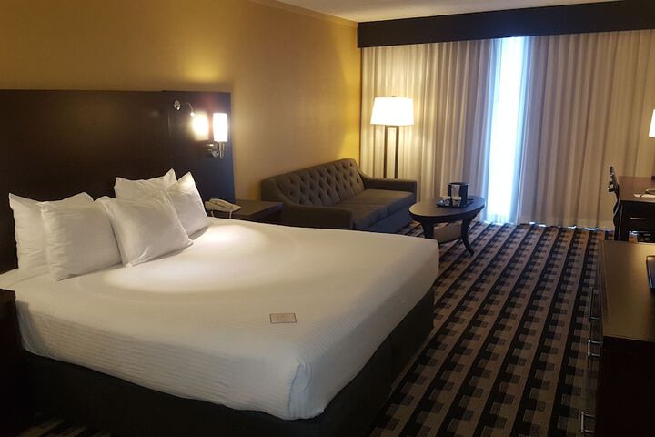 Classic King Bed (3 of 6)