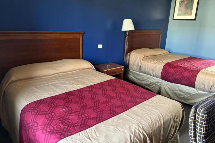 2 Double Beds (5 of 7)