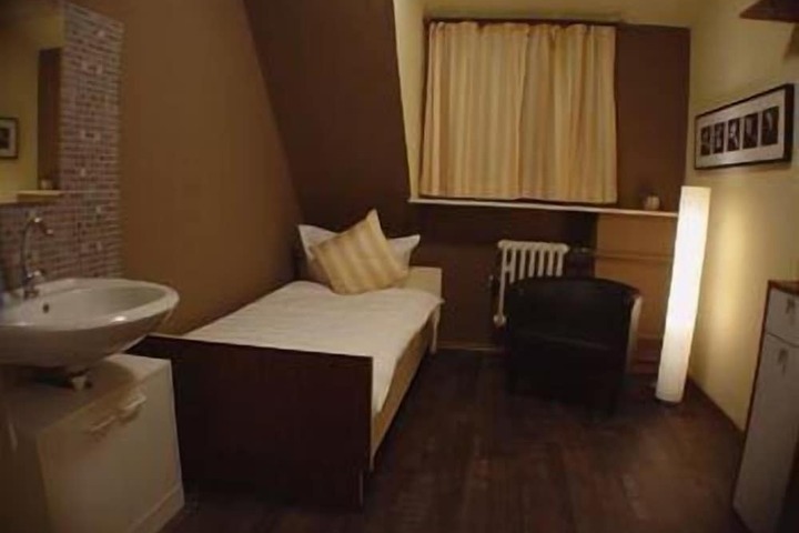 Room 17 of 35