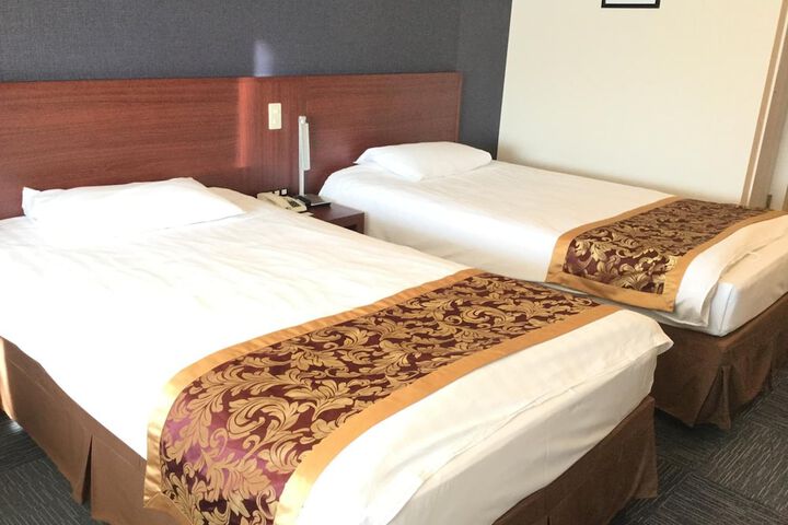 Room 11 of 42