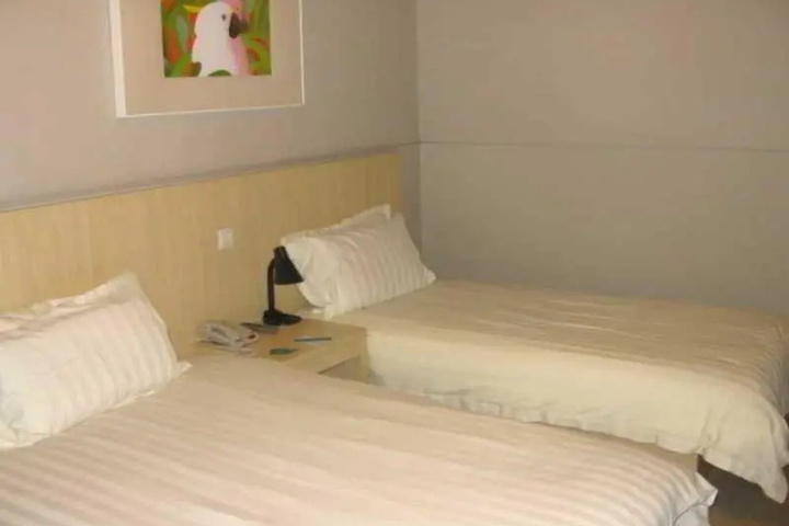 Room 5 of 7