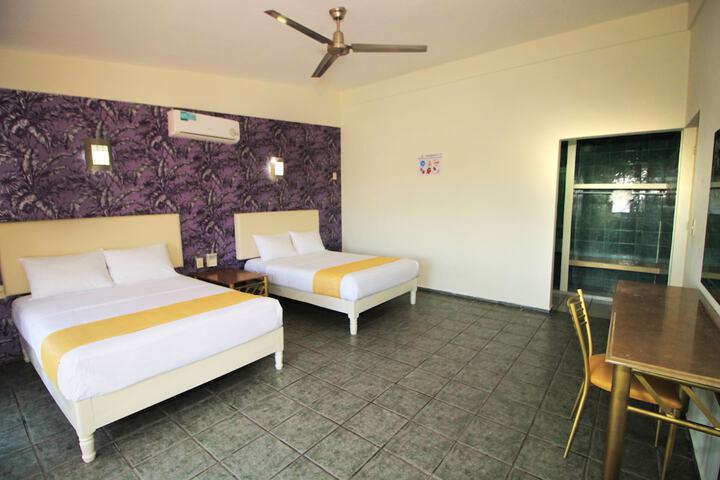 Room 4 of 33