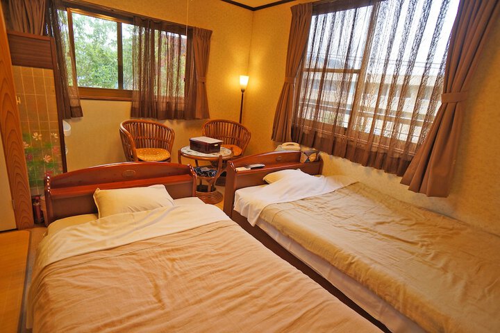 Room 7 of 42