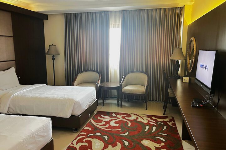 Room 4 of 28