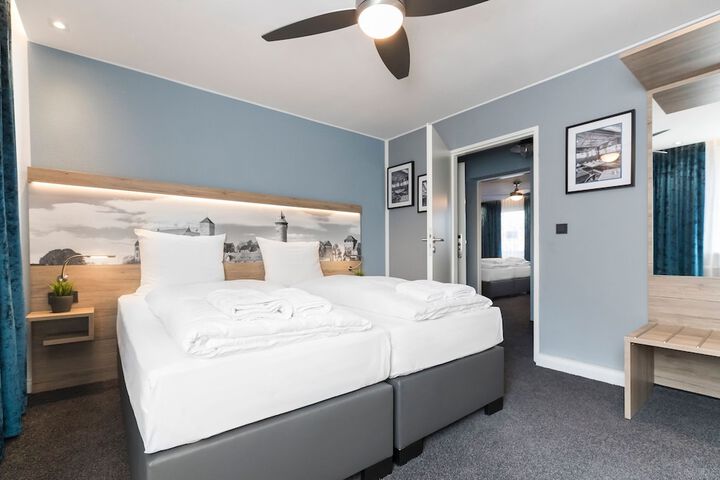 Room 10 of 30